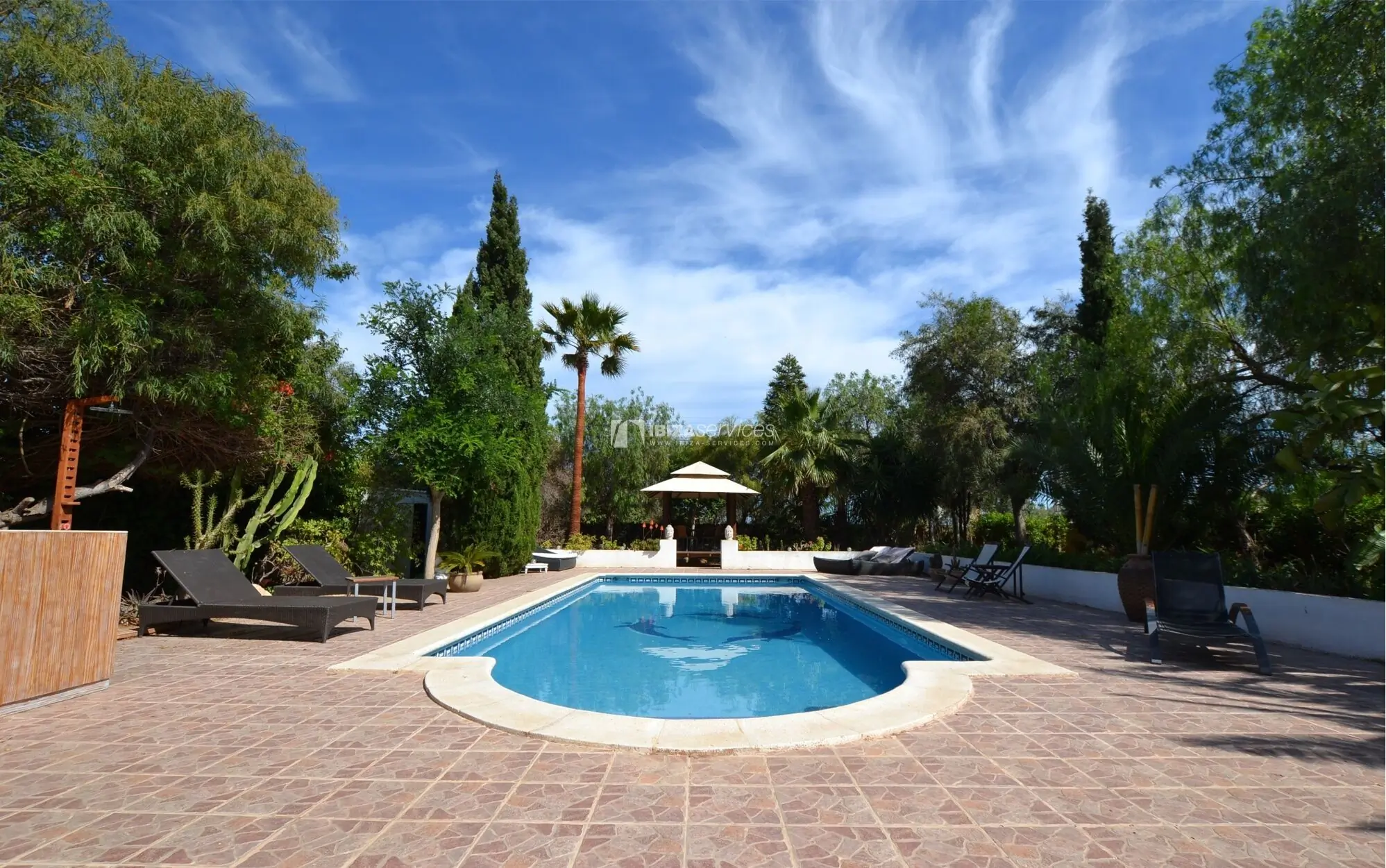 Charming villa with pool in San jordi – weekly rental