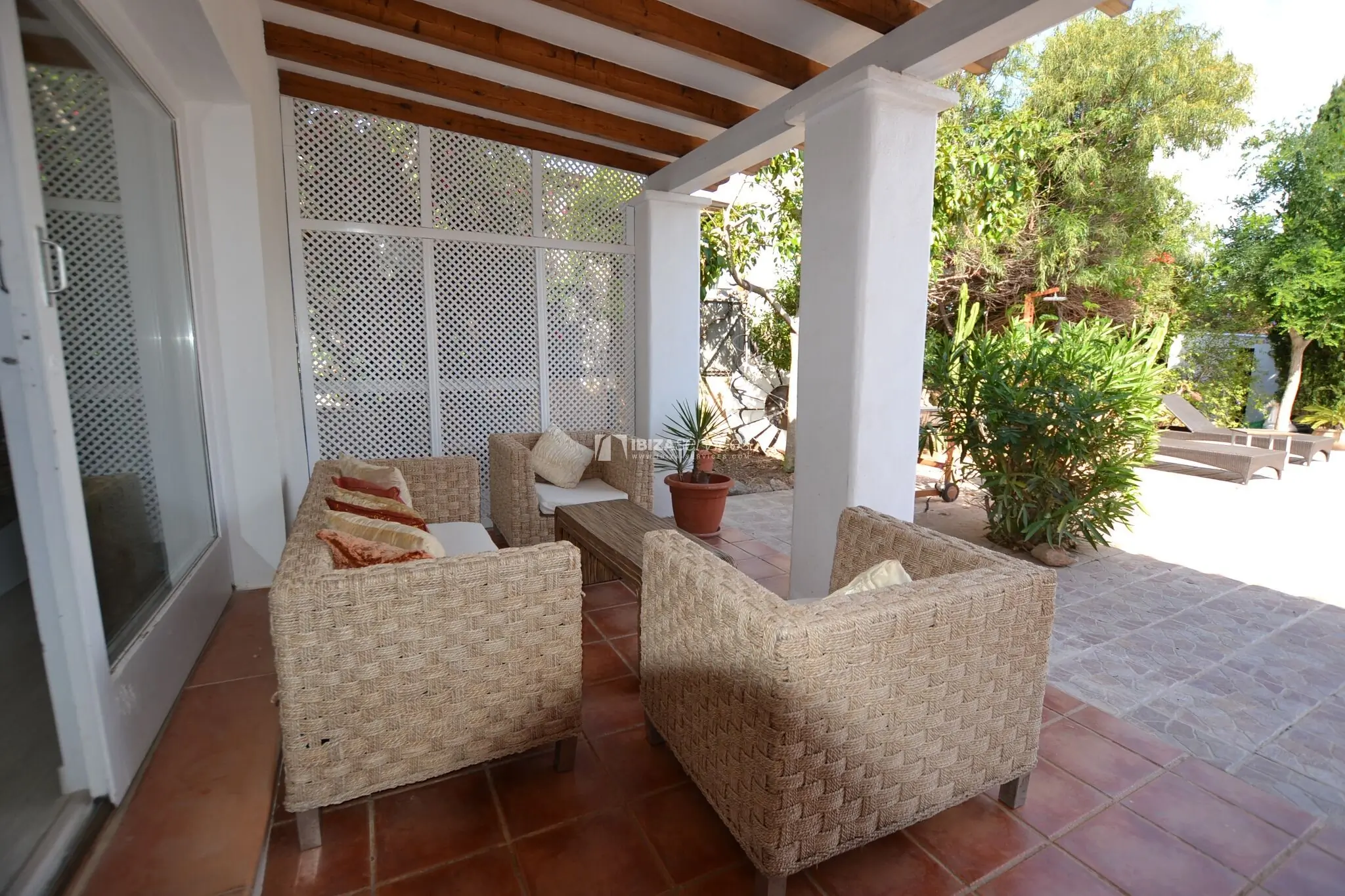Charming villa with pool in San jordi – weekly rental