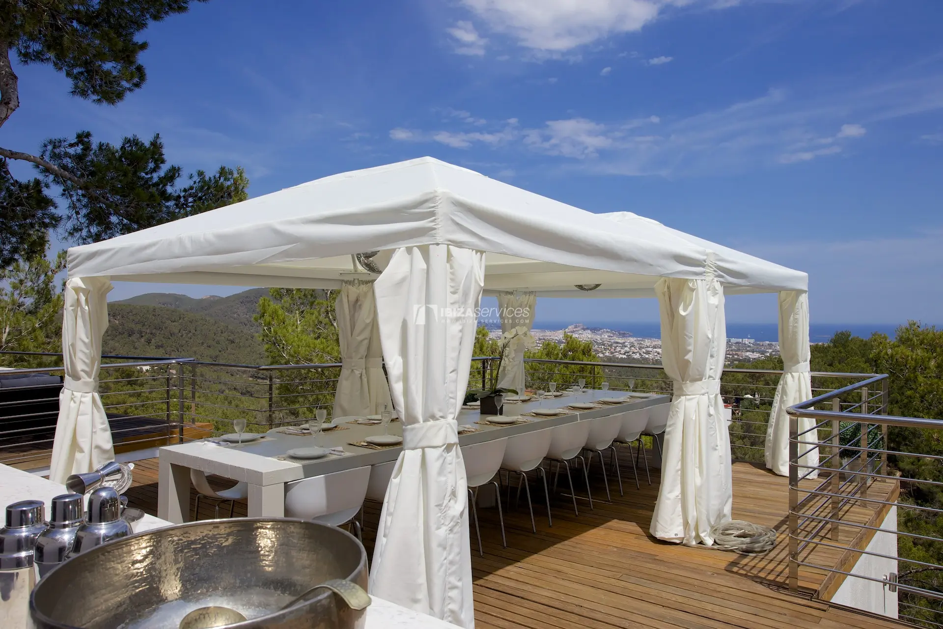 Luxe villa met 9 slaapkamers te huur dichtbij Ibiza