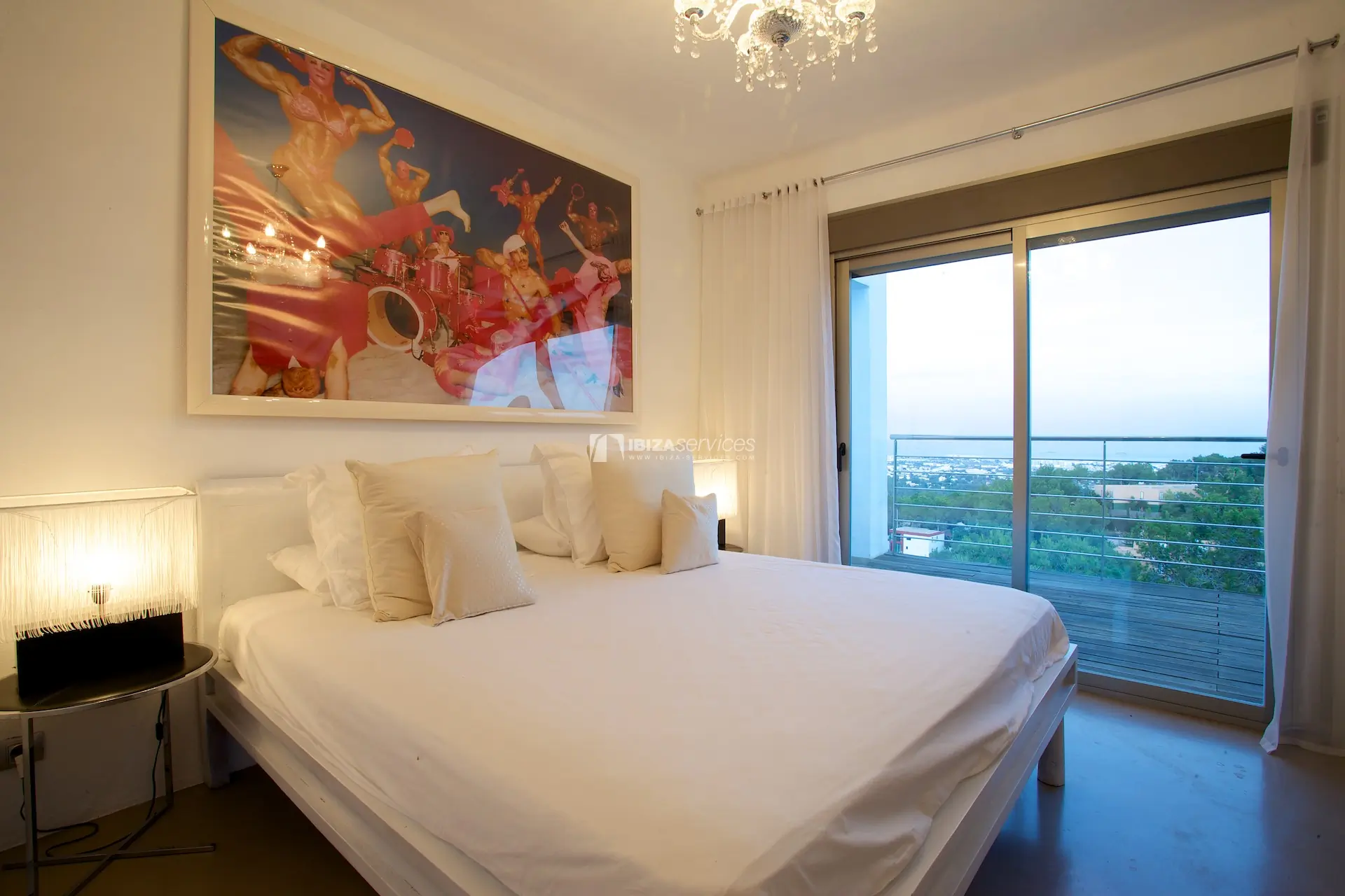 Luxe villa met 9 slaapkamers te huur dichtbij Ibiza
