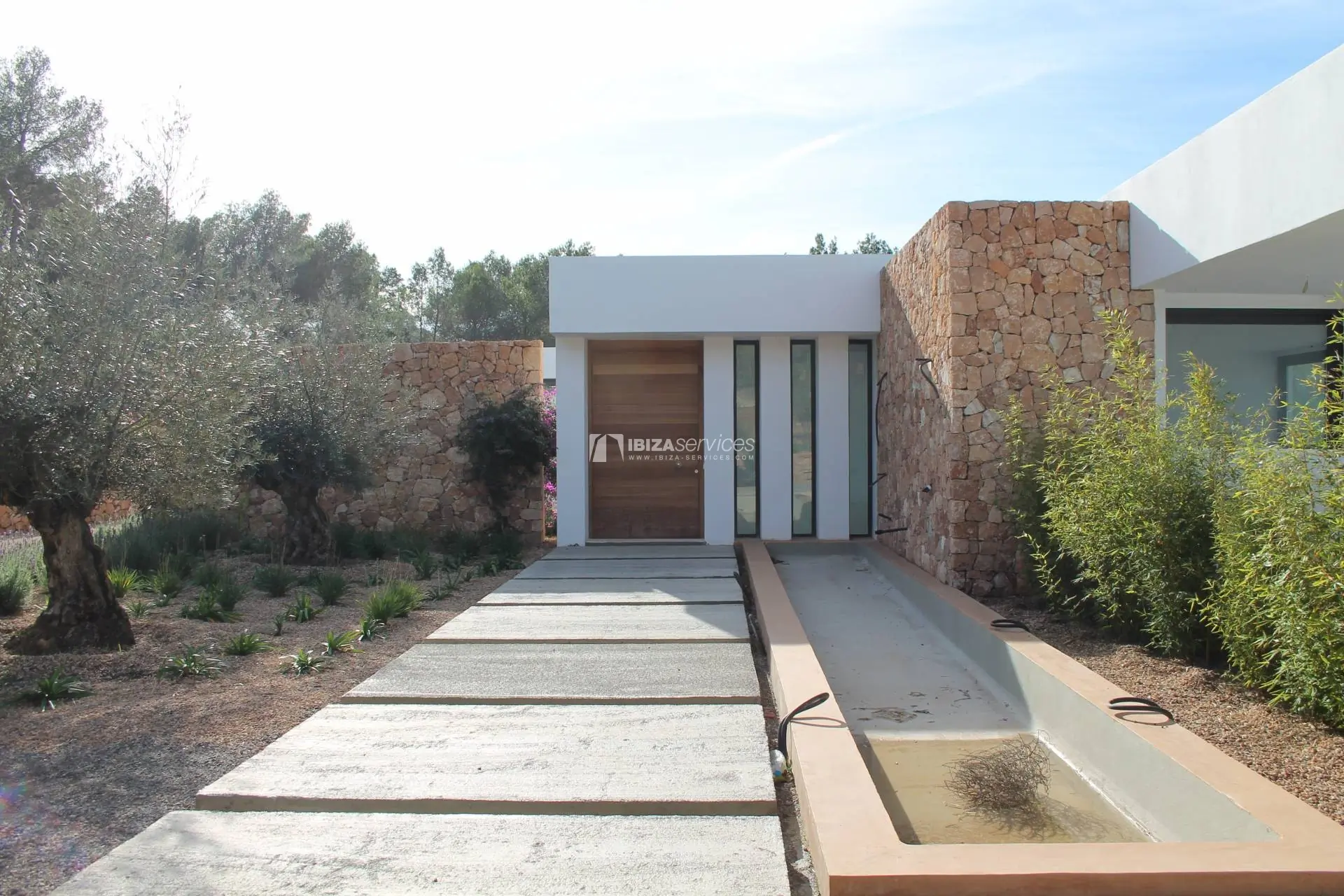 Koop een gloednieuwe moderne villa met 5 slaapkamers in San Agustin Ibiza.