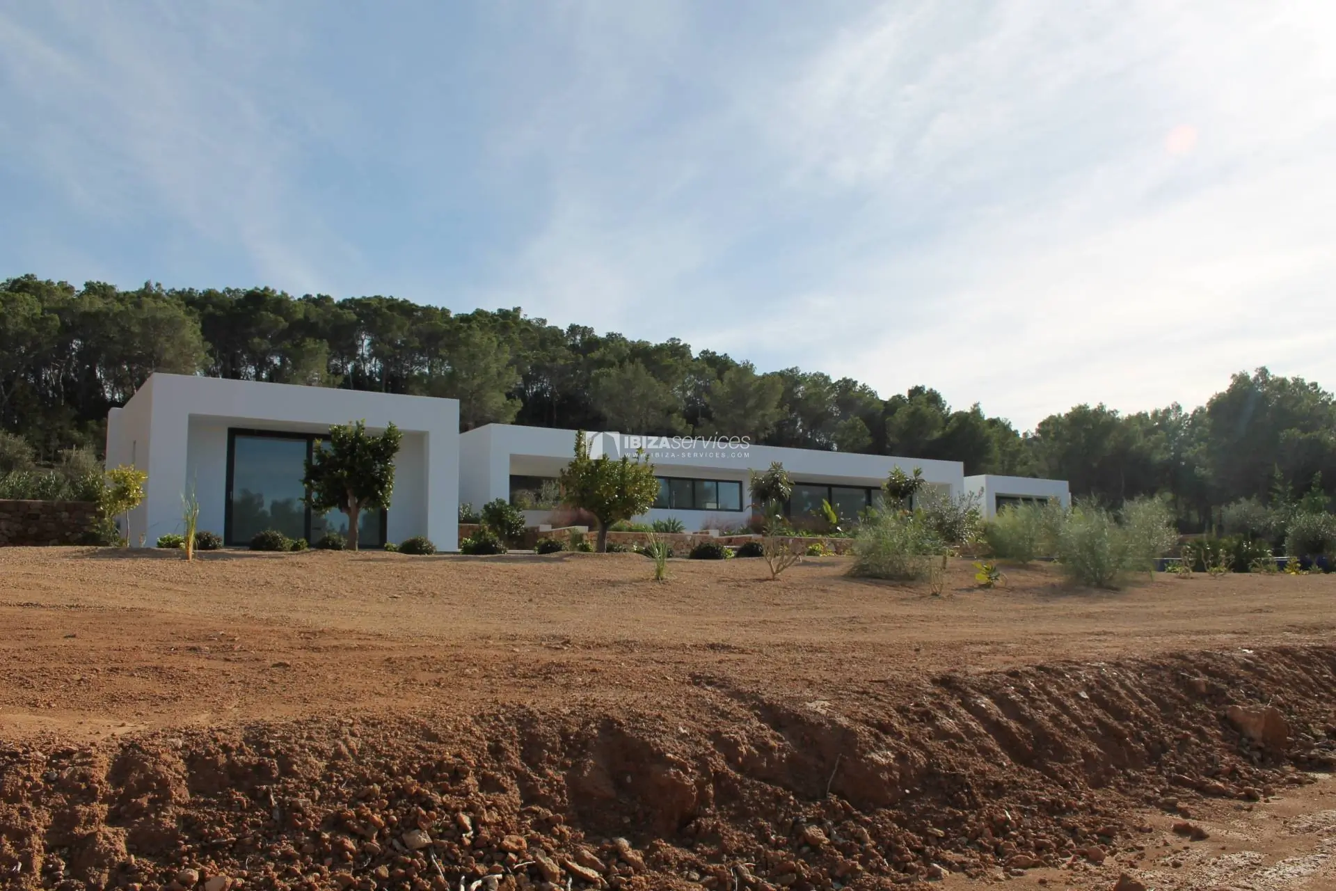 Comprar villa moderna a estrenar 5 dormitorios  en San Agustin Ibiza.