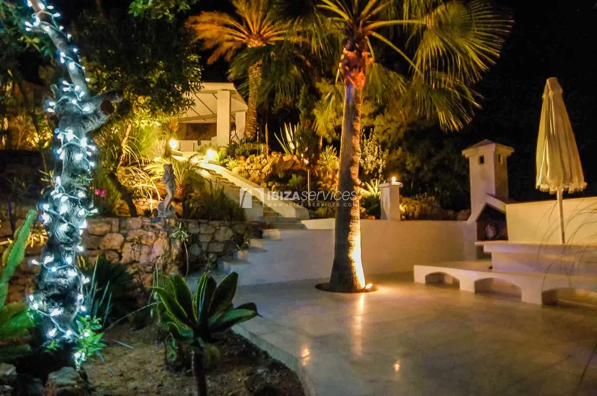 Prachtige villa met zicht op Cala Yondal