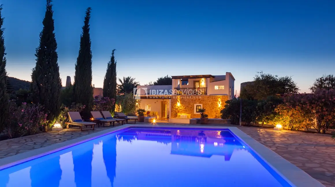 Landhaus im Ibiza-Stil zur Sommervermietung