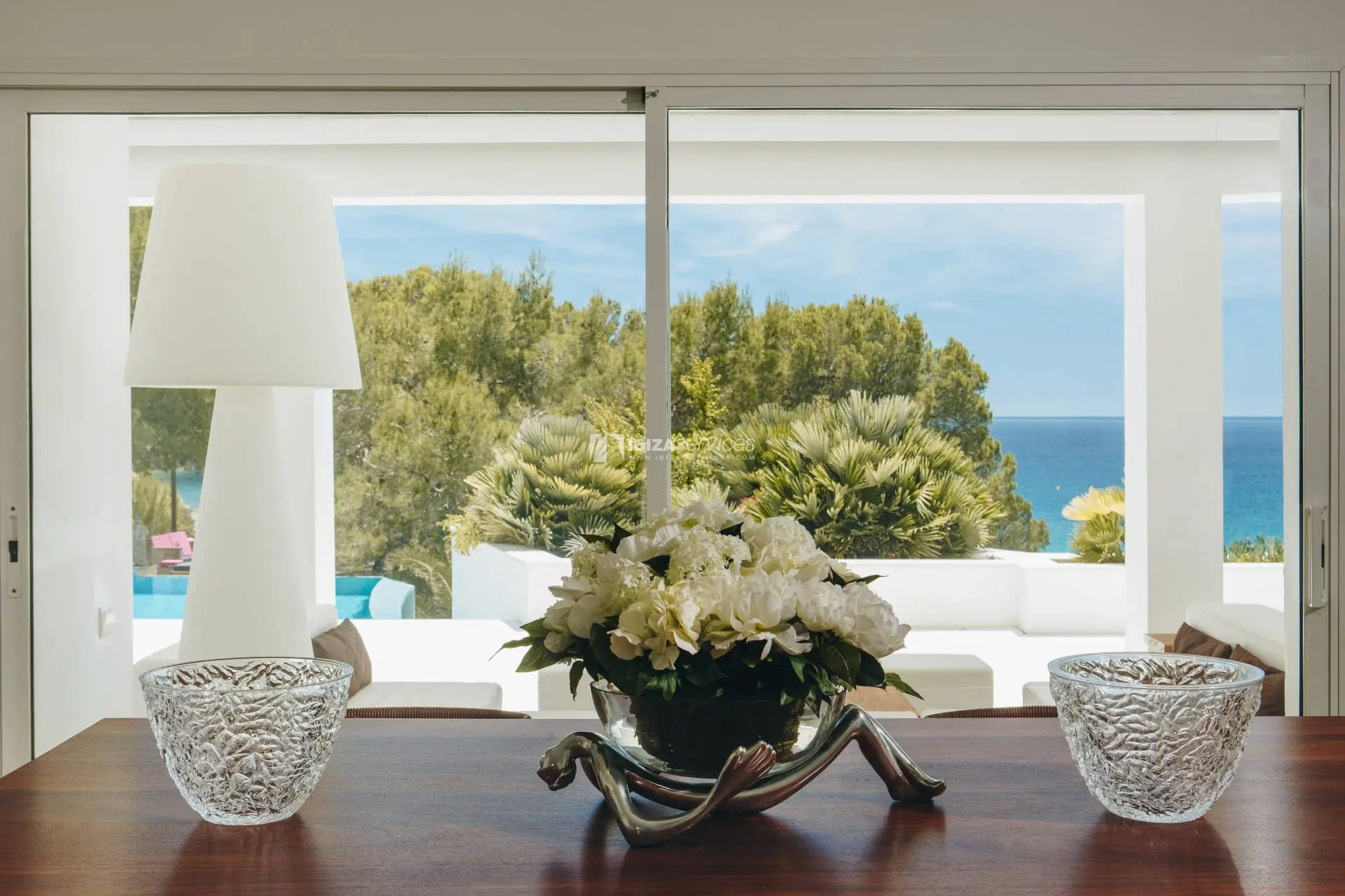 Cala Jondal moderne villa met 4 slaapkamers met uitzicht op de zee