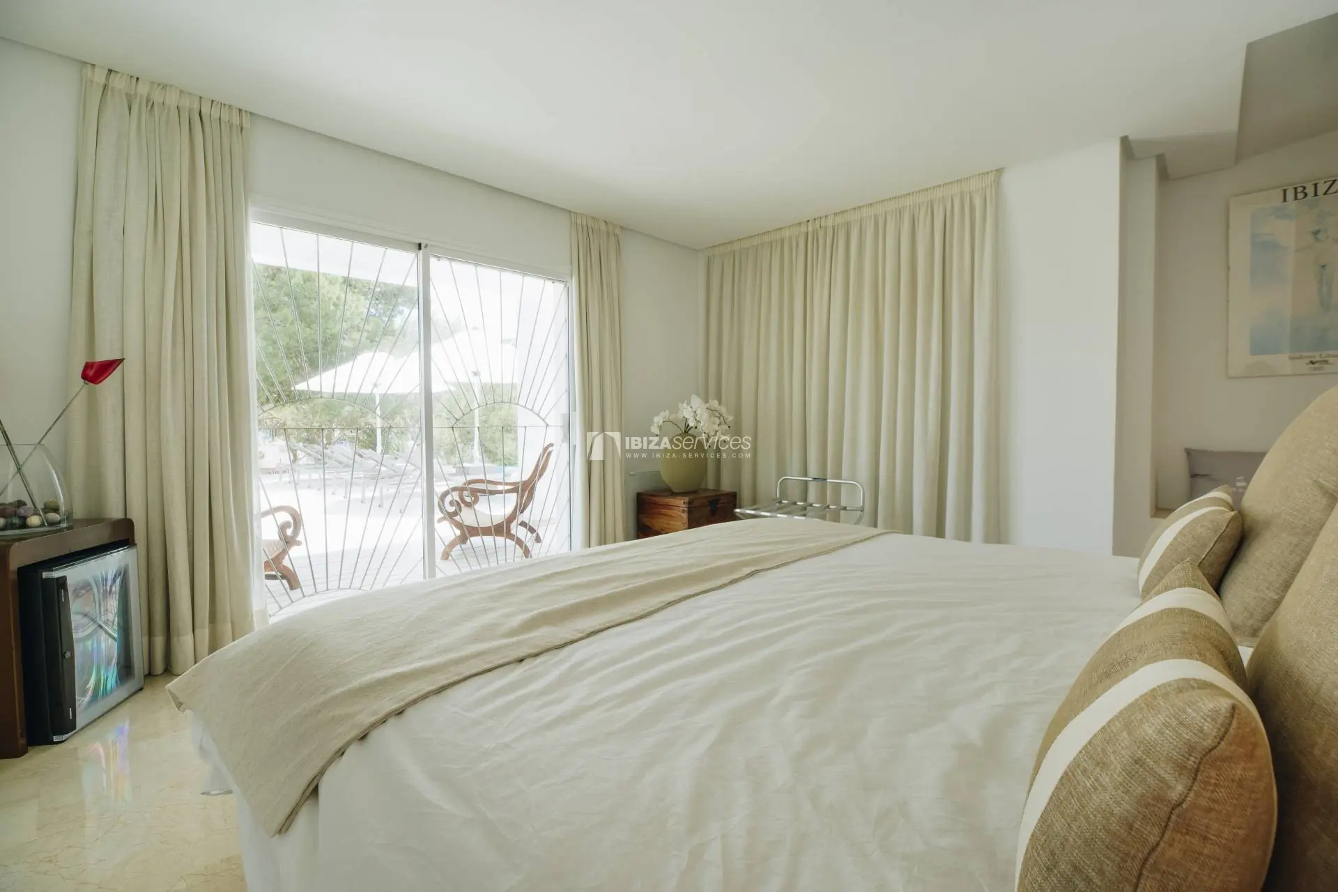 Cala Jondal современная 4-спальная вилла с видом на море