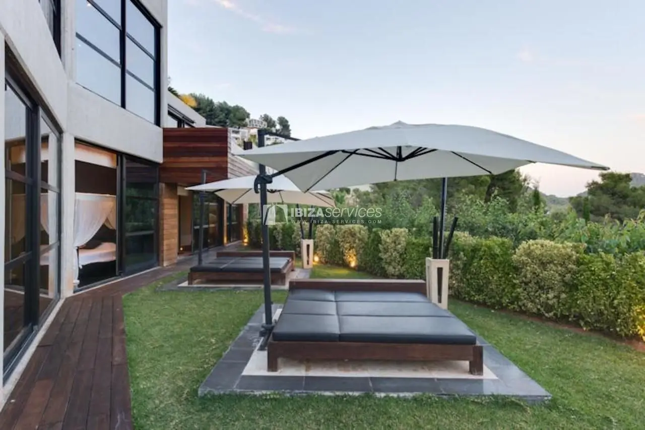 Eine moderne Luxusvilla mit 6 Schlafzimmern in Can Furnet zu vermieten