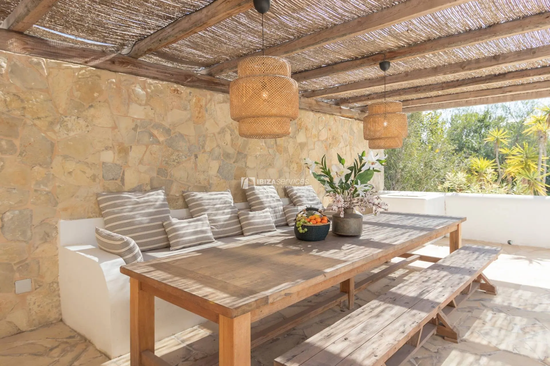 Spektakuläre Luxusvilla mit Pool und Tennisplatz in Ibiza