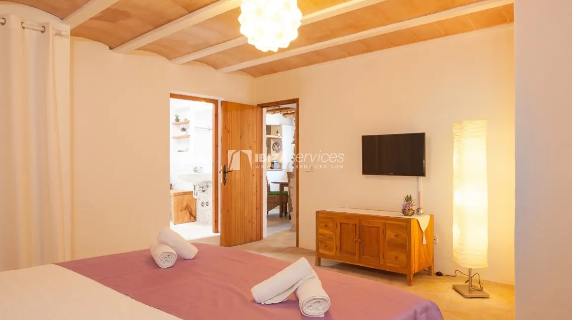 Kleine villa in Ibiza-stijl te huur