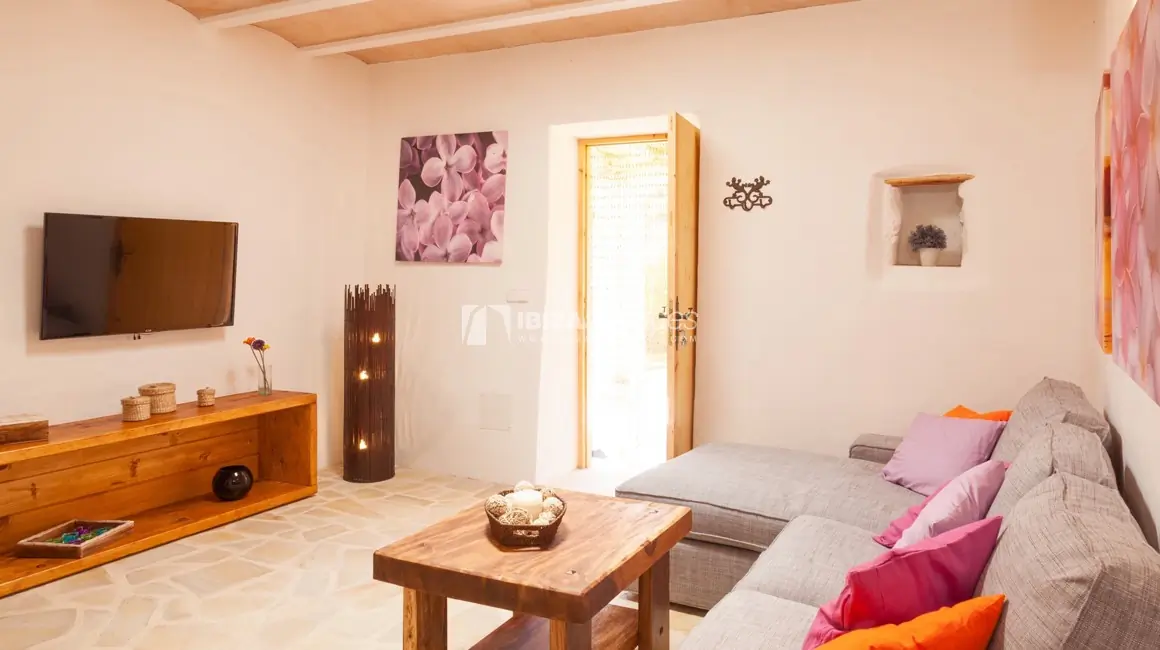 Kleine villa in Ibiza-stijl te huur