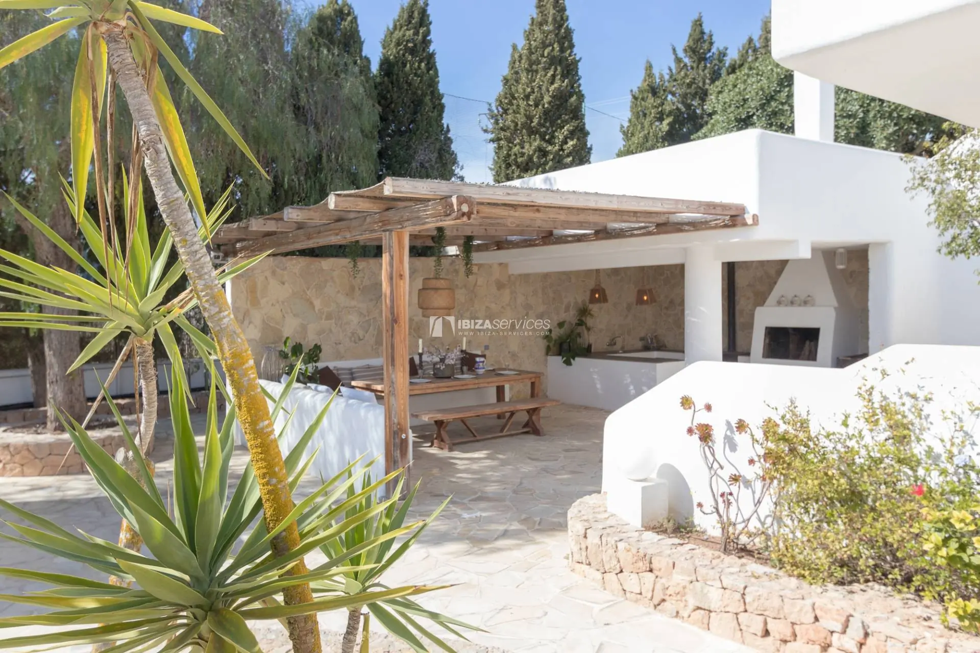 Villa de luxe Ibiza avec piscine et court de tennis