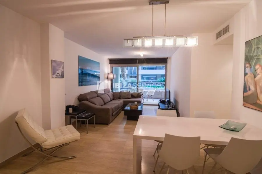 Eine Wohnung im Nueva-Gebäude auf Ibiza zu vermieten