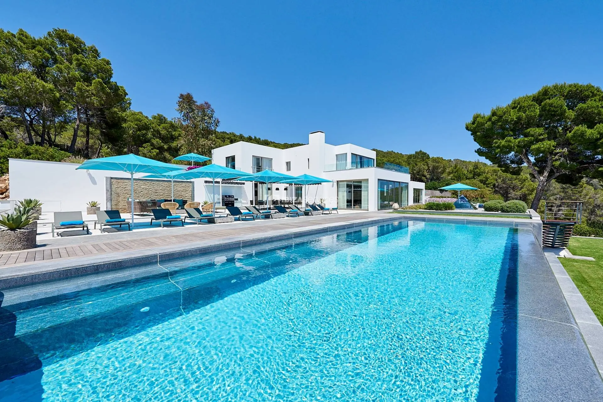 Super-Luxusvilla mit 6 Schlafzimmern in Km5 auf Ibiza