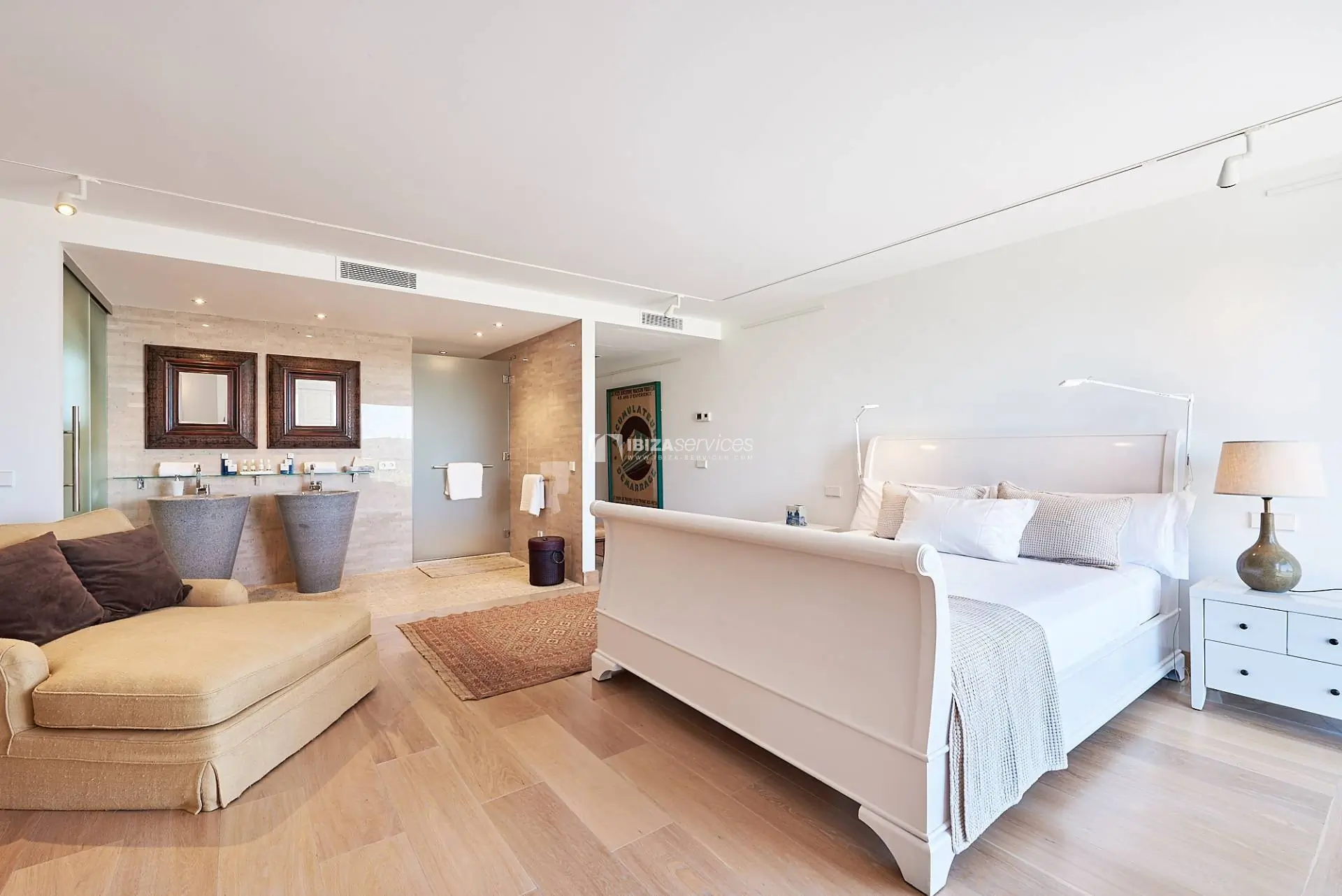 Super luxe Ibiza villa met 6 slaapkamers gelegen nabij Km5