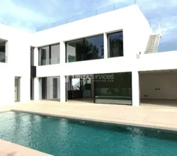 Foto 3 van Minimalistic villa within walking distance to the beach to buy