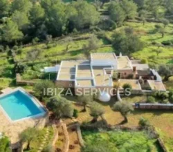 Foto 3 van Authentic country home with big land plot in Santa Agnes