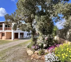 Foto 3 van Ibiza Country Villa For Sale Near San Rafael With Private Well