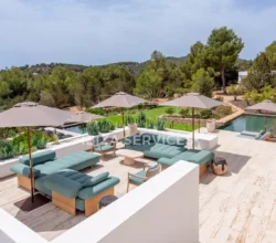 Foto 3 van Exclusive designer villa near Es Cubells with a large plot for sale