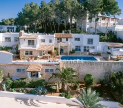 Foto 3 van 7-Bedroom Villa with Panoramic Sea Views in Can Furnet