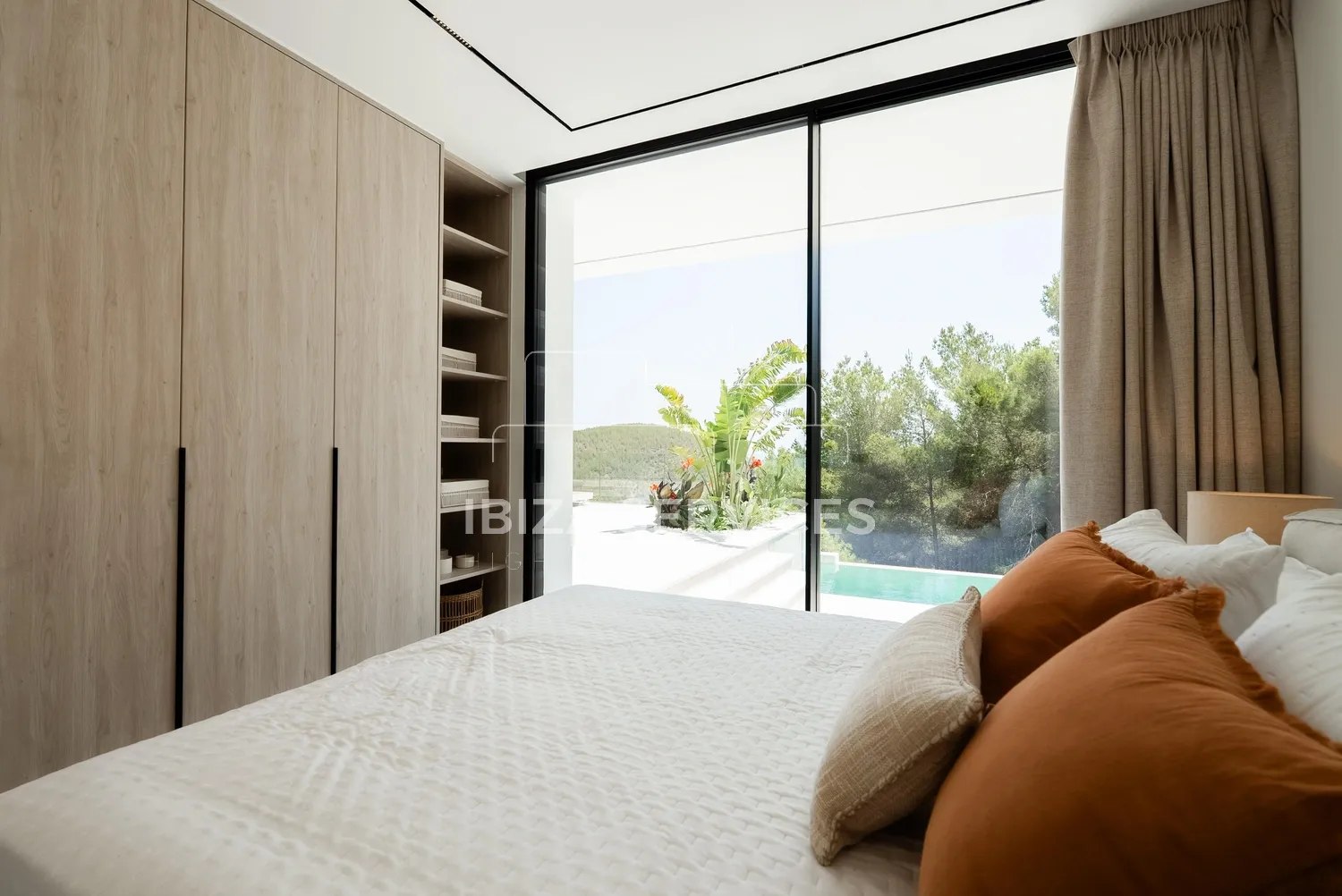 Foto 24 van Newly completed luxury villa with sea views in Roca Llisa for sale