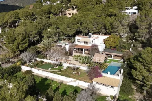 Country house with sea views and touristic rental license for sale