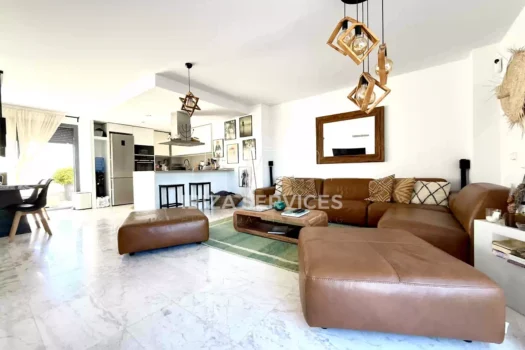 Spacious four-bedroom duplex with high-end features in Es Viver.