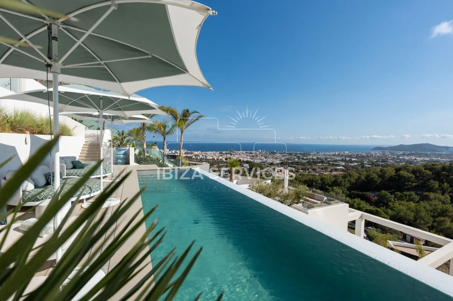 Foto 8 van 4-Bedroom Villa with Sea Views in Cas Mut