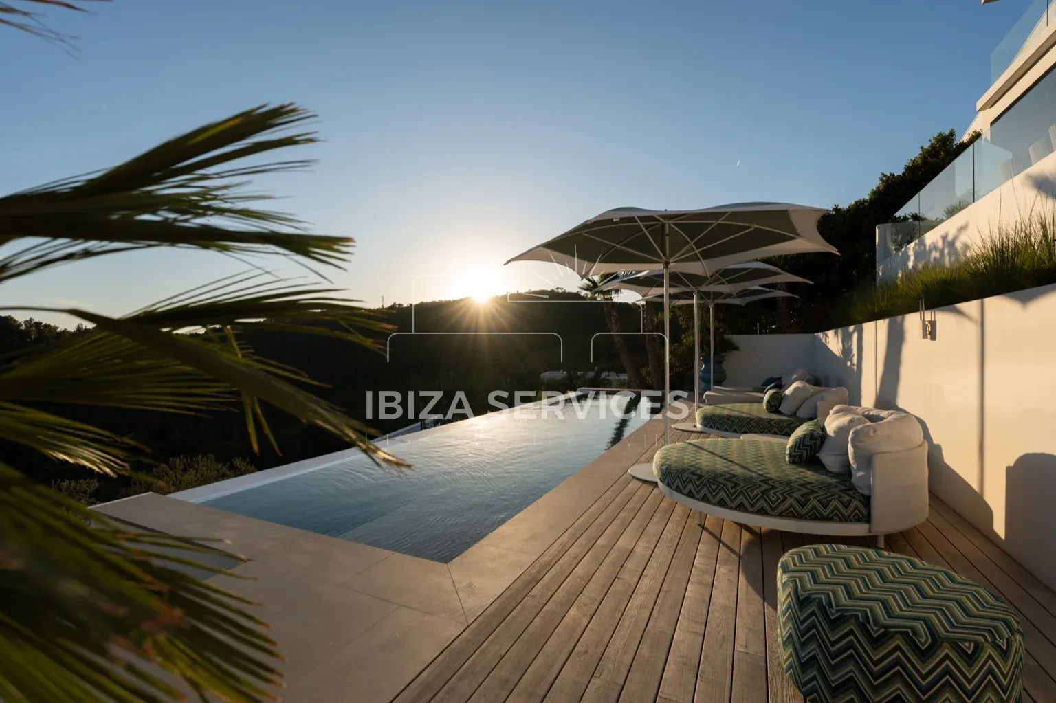 Foto 7 van 4-Bedroom Villa with Sea Views in Cas Mut