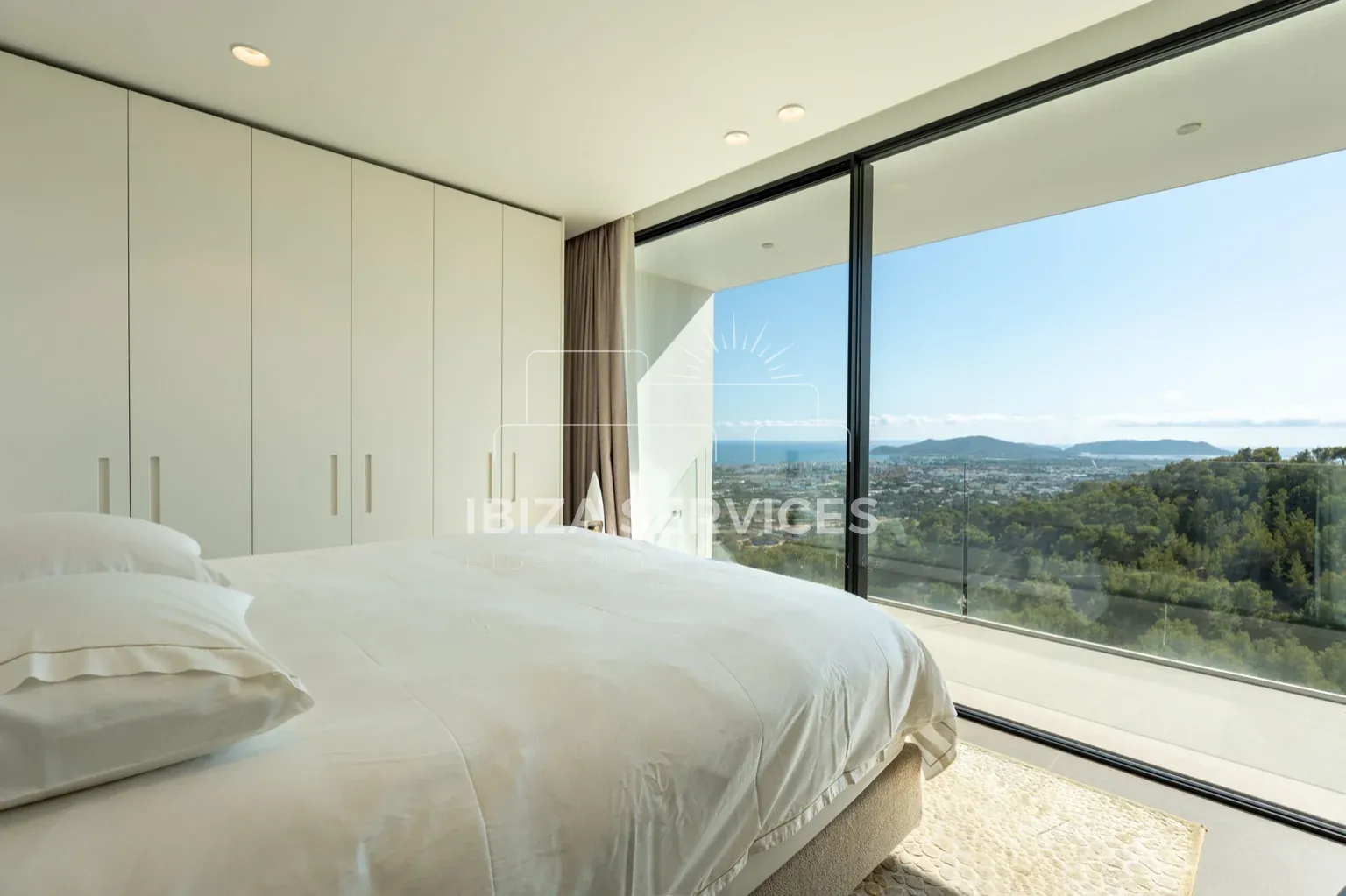 Foto 19 van 4-Bedroom Villa with Sea Views in Cas Mut
