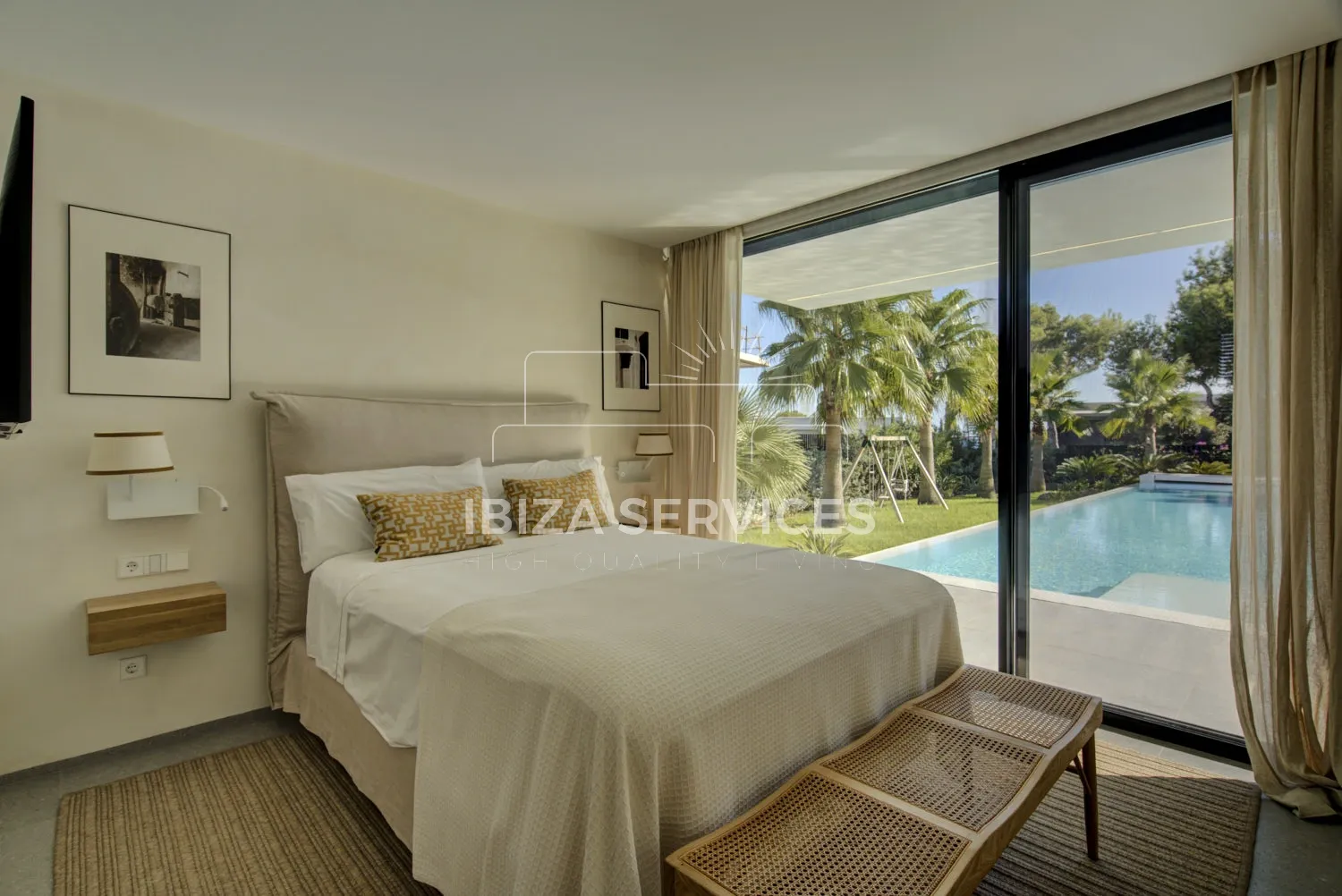Foto 10 van An Elegant Brand-New Contemporary Property with Sea Views