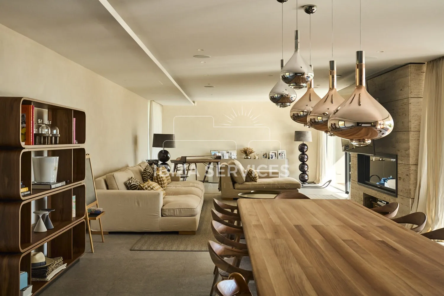 Foto 16 van An Elegant Brand-New Contemporary Property with Sea Views