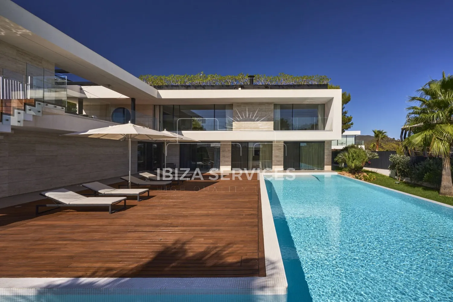 Foto 17 van An Elegant Brand-New Contemporary Property with Sea Views