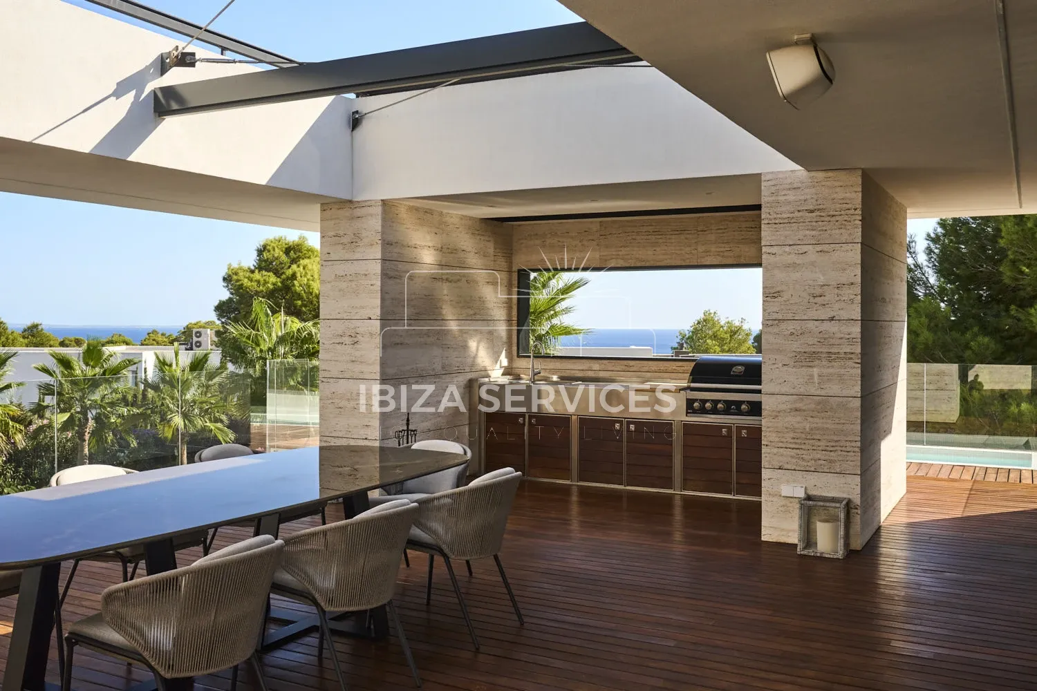 Foto 18 van An Elegant Brand-New Contemporary Property with Sea Views