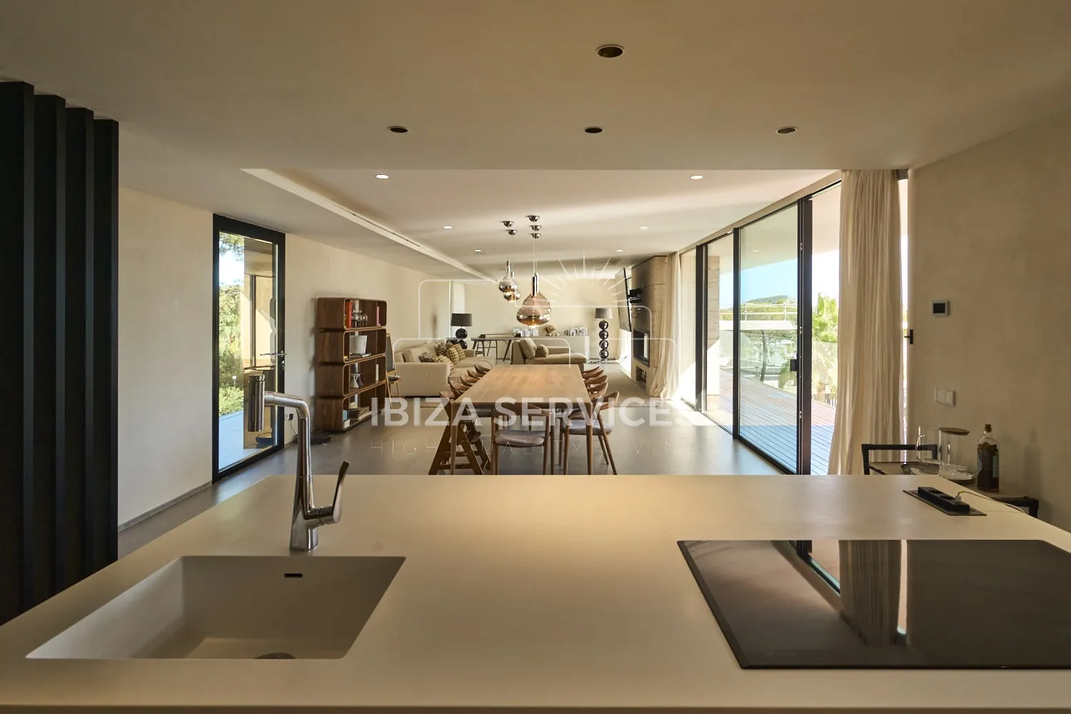 Foto 7 van An Elegant Brand-New Contemporary Property with Sea Views
