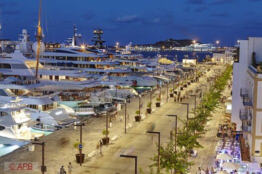 Restaurant transfer for sale in La Marina, Puerto Ibiza