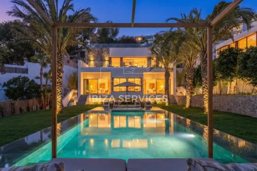 Blakstad Villa for Sale in Can Furnet with Panoramic Views of Dalt Vila