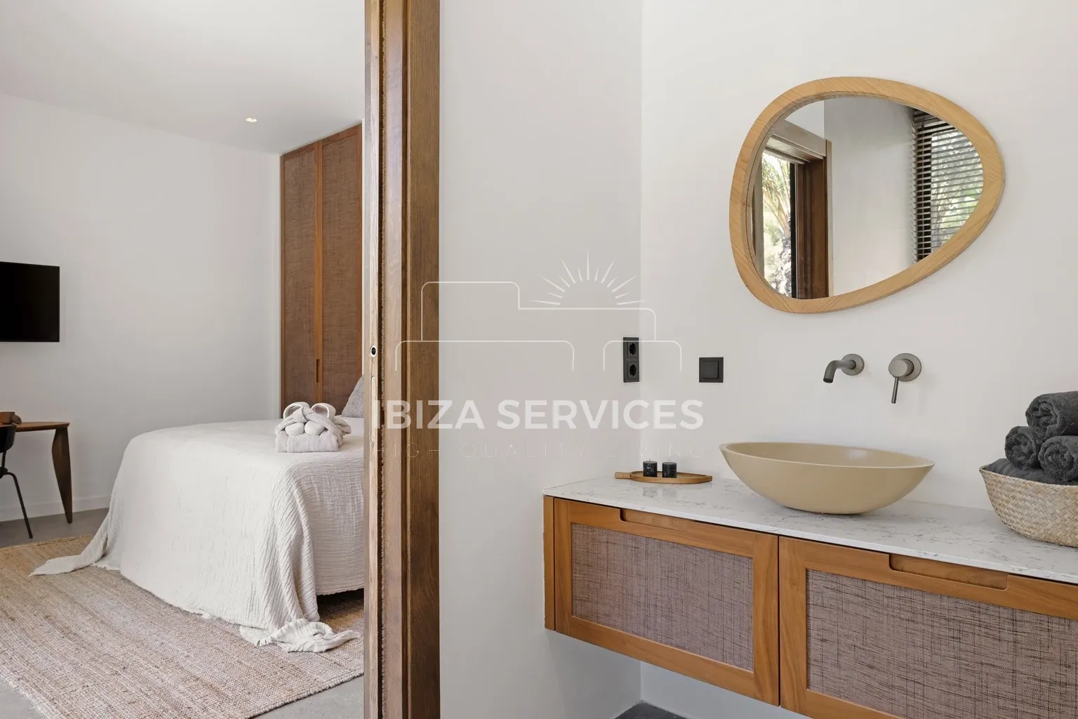 Foto 21 van Blakstad Villa for Sale in Can Furnet with Panoramic Views of Dalt Vila