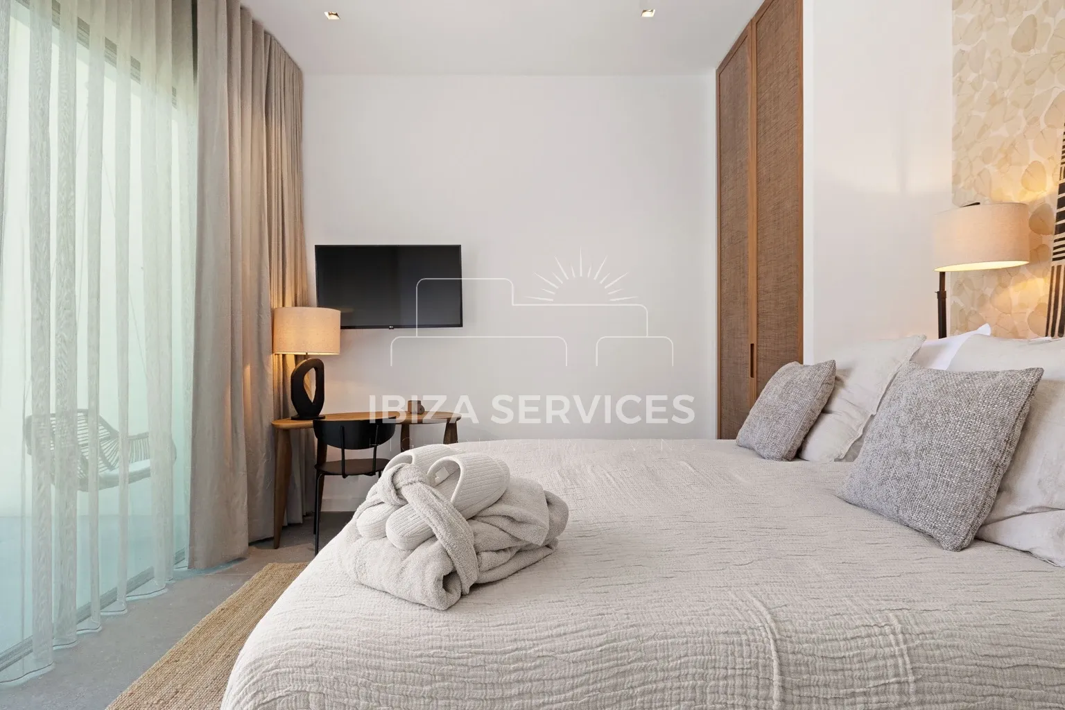 Foto 15 van Blakstad Villa for Sale in Can Furnet with Panoramic Views of Dalt Vila
