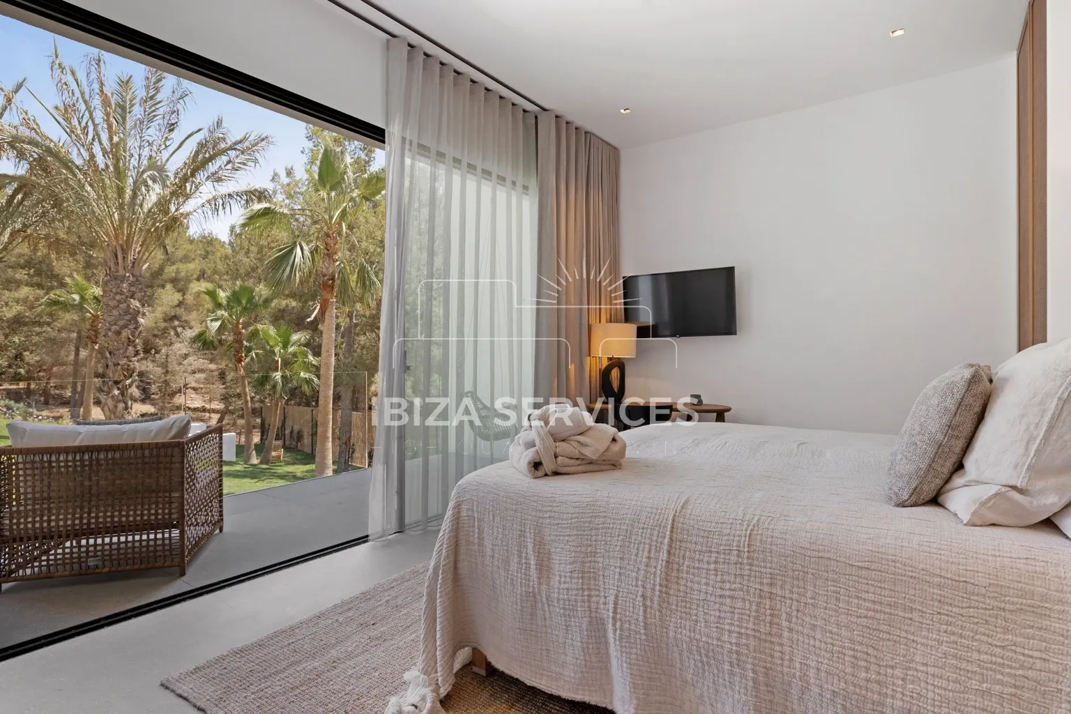 Foto 16 van Blakstad Villa for Sale in Can Furnet with Panoramic Views of Dalt Vila