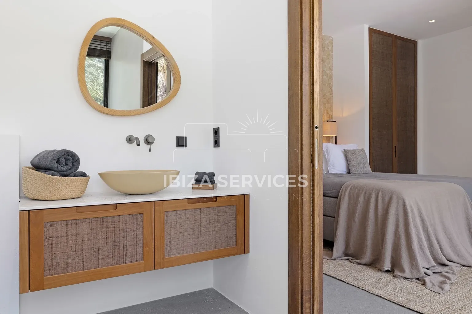 Foto 17 van Blakstad Villa for Sale in Can Furnet with Panoramic Views of Dalt Vila