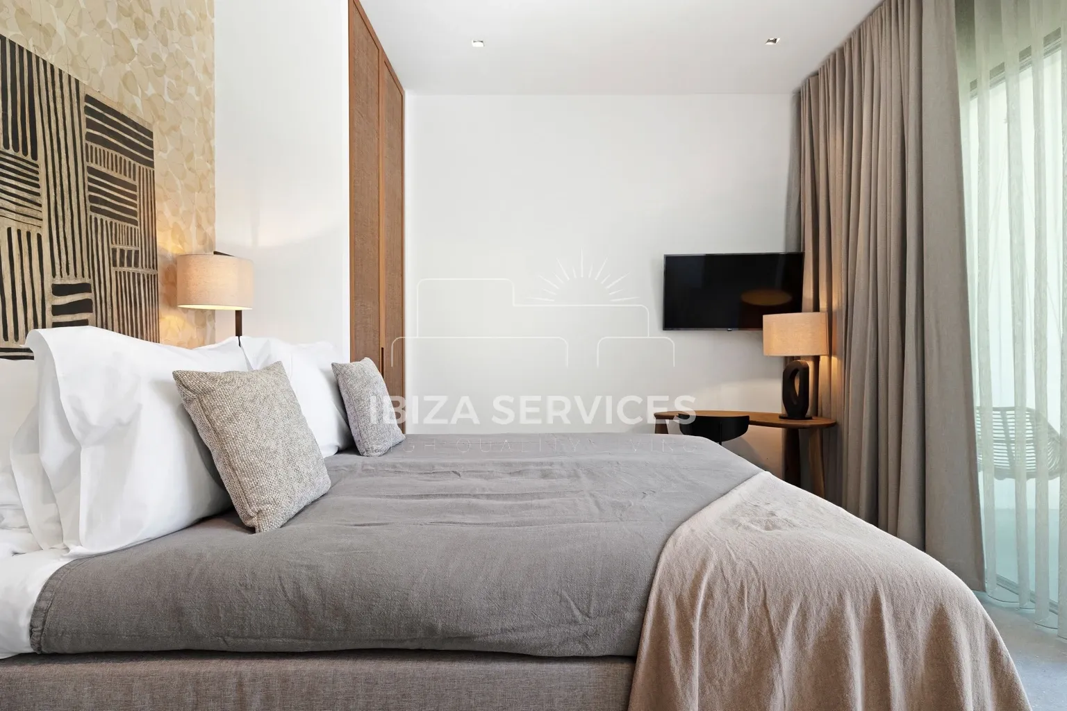 Foto 14 van Blakstad Villa for Sale in Can Furnet with Panoramic Views of Dalt Vila