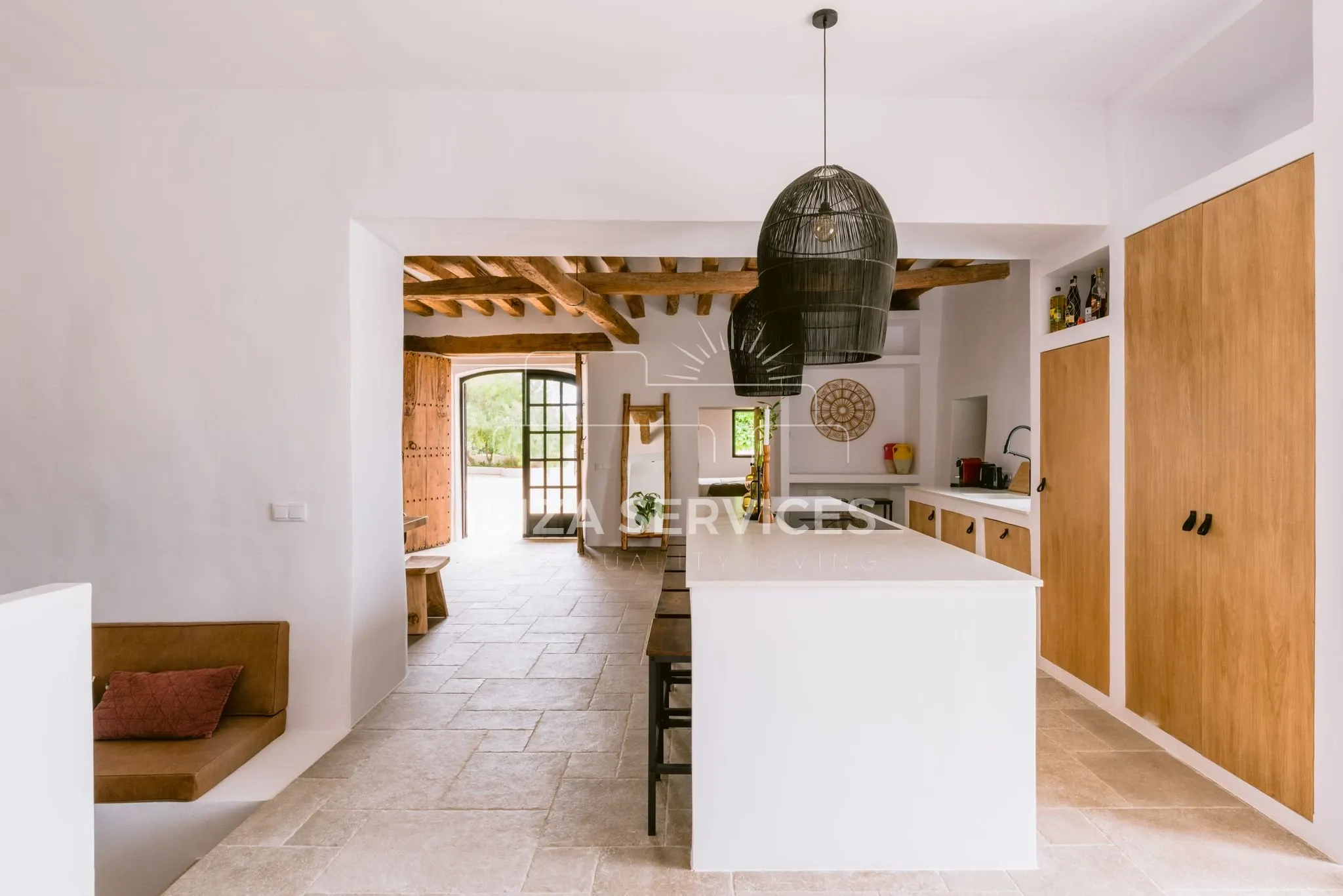 Foto 12 van Bohemian-Chic Villa with Guesthouse on a Spacious Plot in San Jordi – For Sale