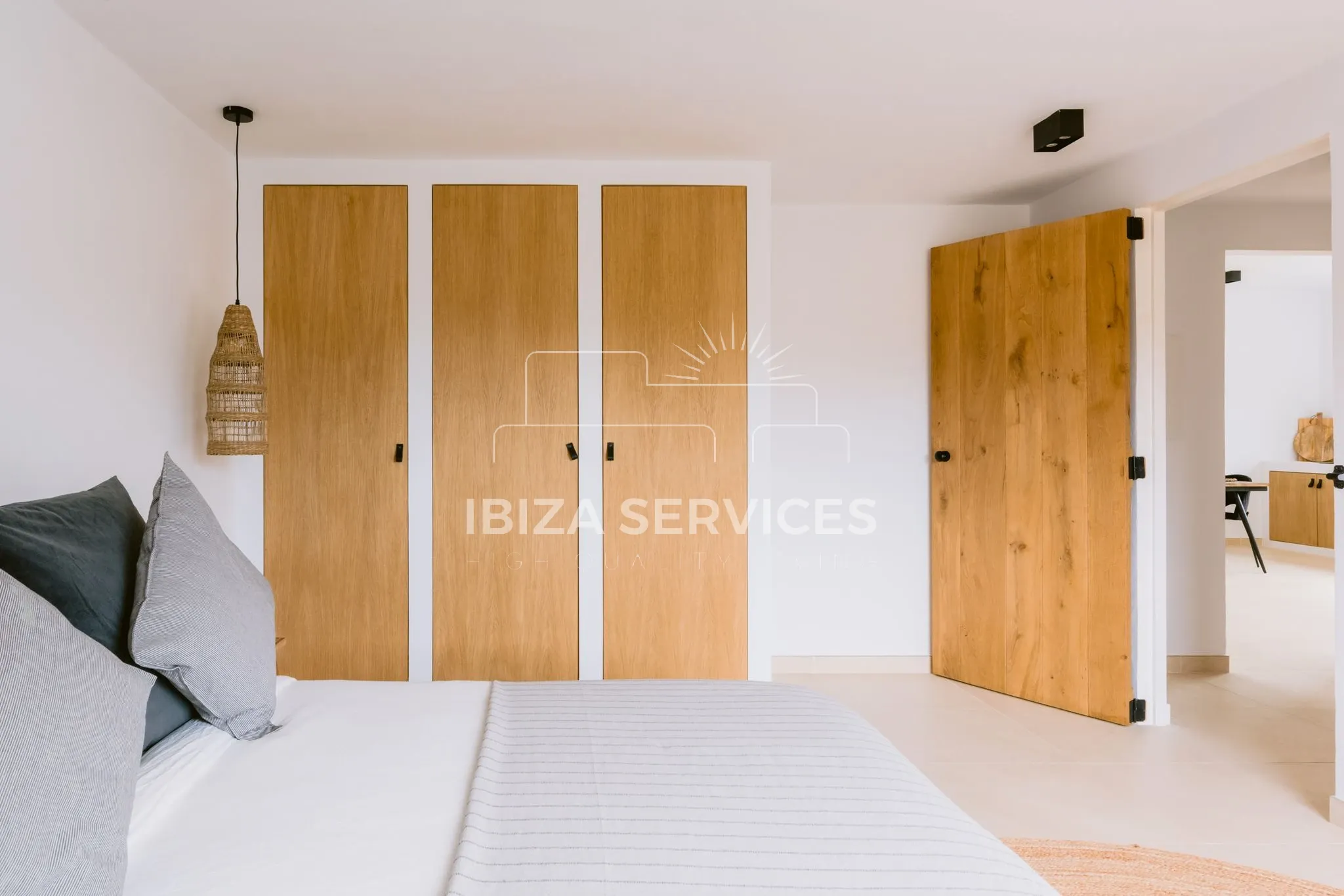 Foto 18 van Bohemian-Chic Villa with Guesthouse on a Spacious Plot in San Jordi – For Sale