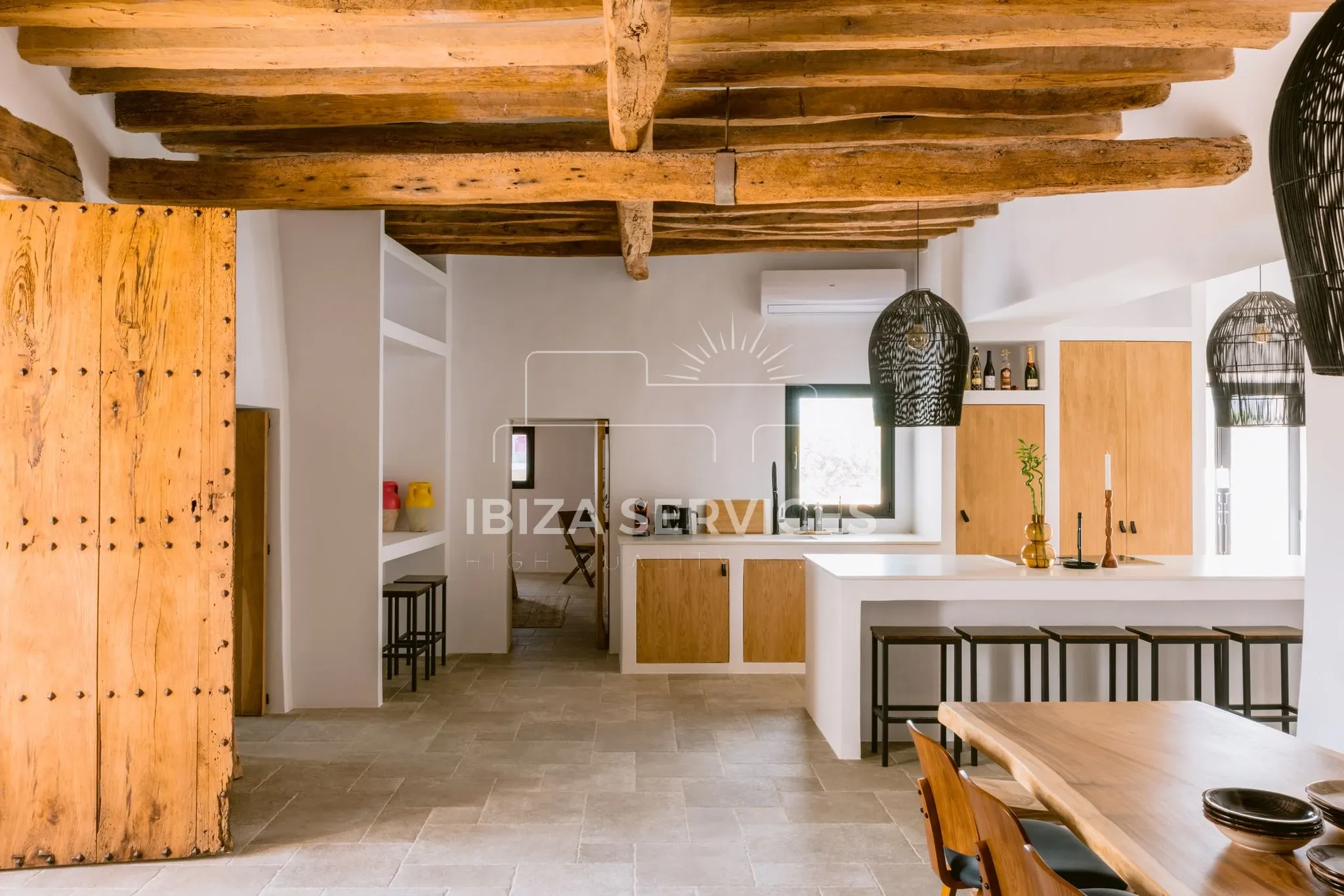 Foto 13 van Bohemian-Chic Villa with Guesthouse on a Spacious Plot in San Jordi – For Sale