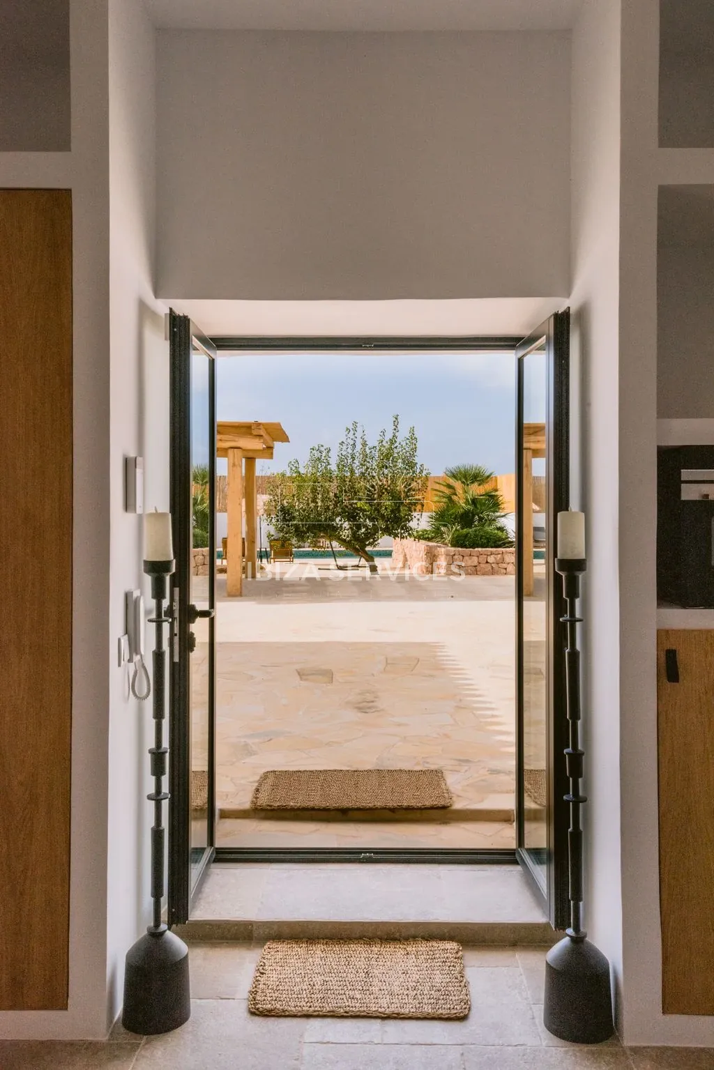 Foto 26 van Bohemian-Chic Villa with Guesthouse on a Spacious Plot in San Jordi – For Sale