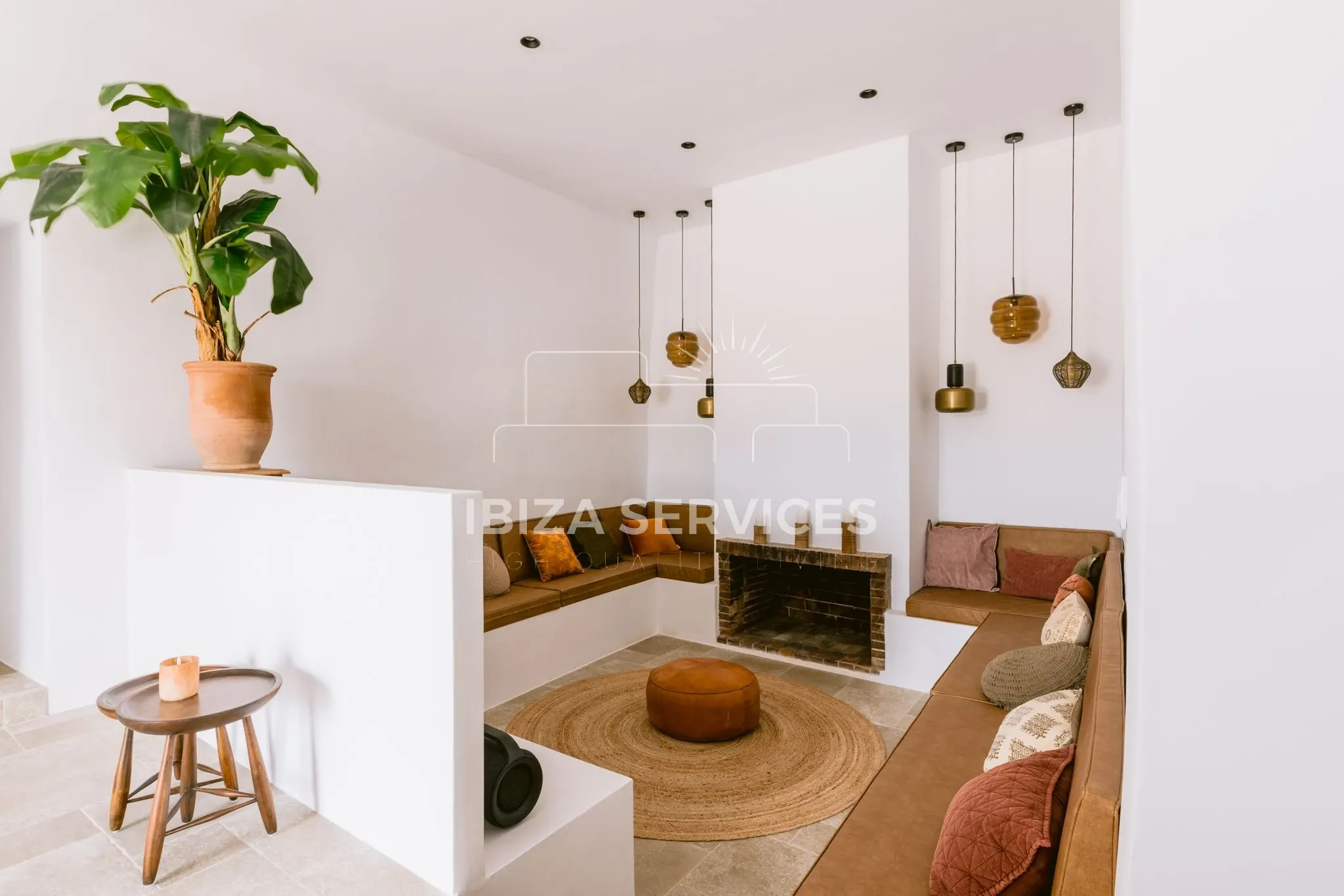 Foto 8 van Bohemian-Chic Villa with Guesthouse on a Spacious Plot in San Jordi – For Sale