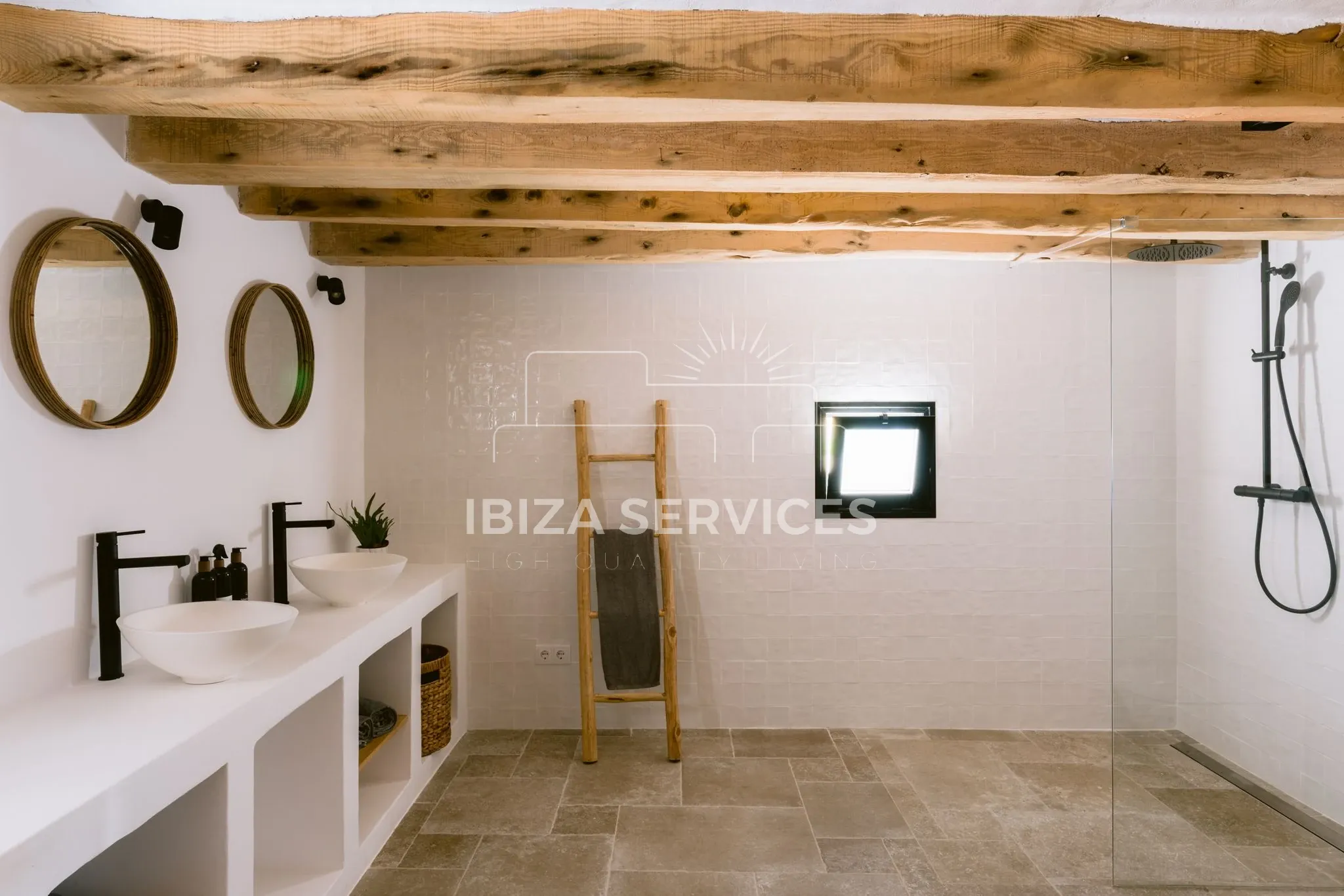 Foto 23 van Bohemian-Chic Villa with Guesthouse on a Spacious Plot in San Jordi – For Sale