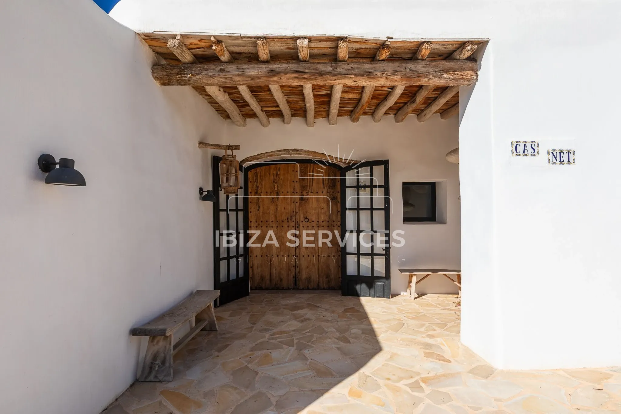 Foto 28 van Bohemian-Chic Villa with Guesthouse on a Spacious Plot in San Jordi – For Sale