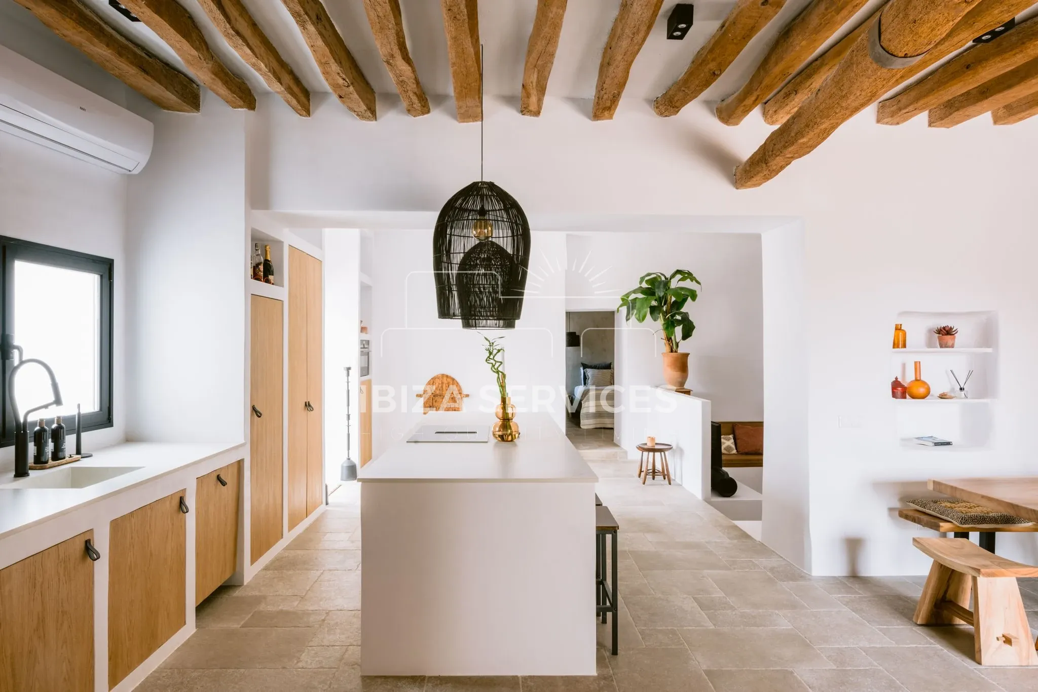 Foto 11 van Bohemian-Chic Villa with Guesthouse on a Spacious Plot in San Jordi – For Sale
