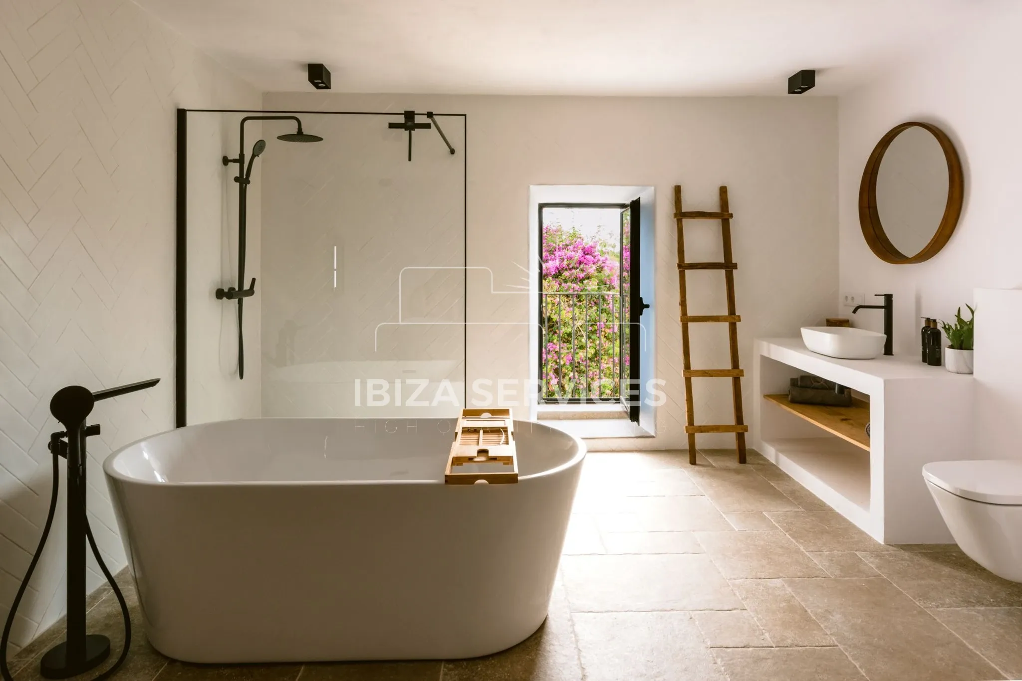 Foto 25 van Bohemian-Chic Villa with Guesthouse on a Spacious Plot in San Jordi – For Sale
